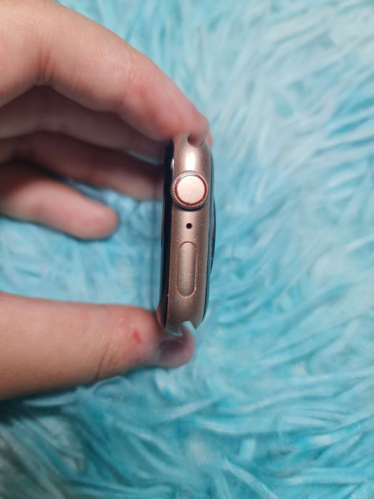 Apple Apple Watch SE (1st Gen) — photo 5 of 6
