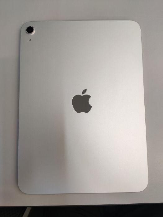 Apple iPad (11th Gen A16 2025) — photo 2 of 8