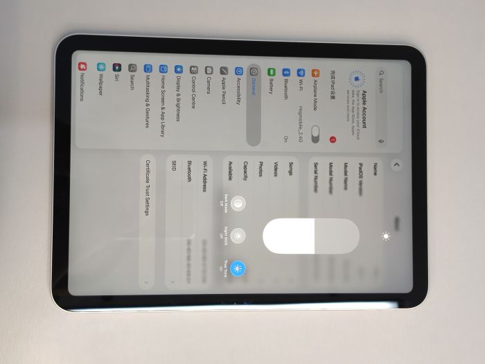 Apple iPad (11th Gen A16 2025) — photo 7 of 8