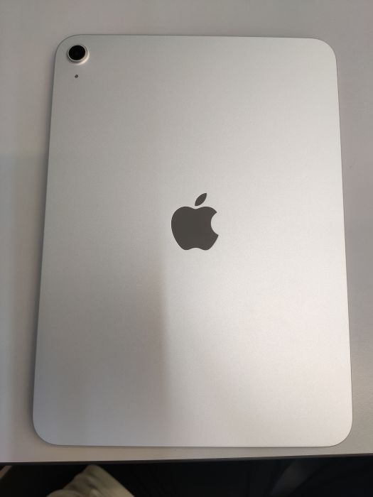 Apple iPad (11th Gen A16 2025) — photo 2 of 8