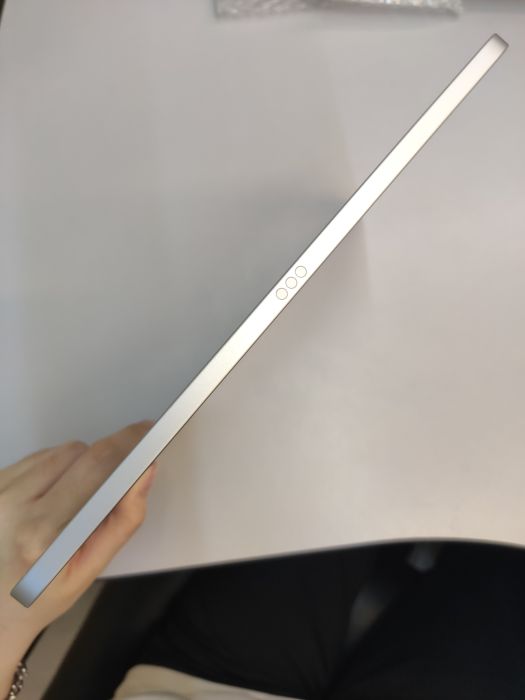 Apple iPad (11th Gen A16 2025) — photo 3 of 8