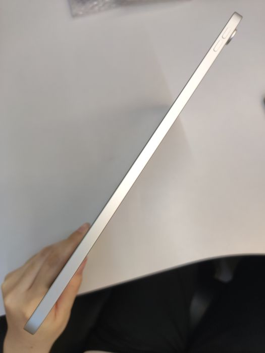 Apple iPad (11th Gen A16 2025) — photo 4 of 8