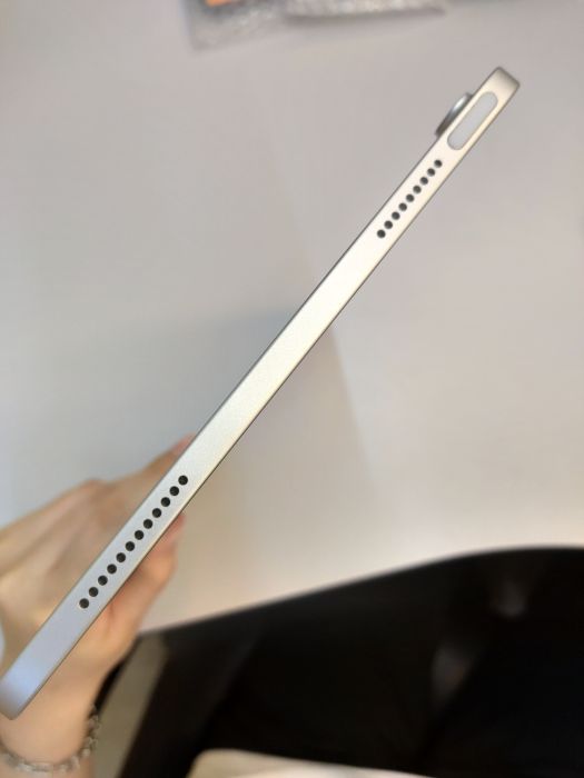 Apple iPad (11th Gen A16 2025) — photo 6 of 8