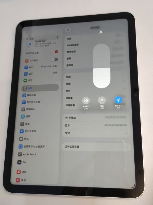 Apple iPad (11th Gen A16 2025) — photo 7 of 8
