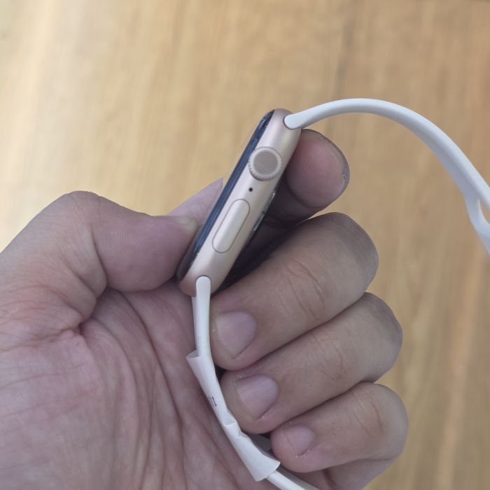 Apple Watch SE 11 46mm · 2/4