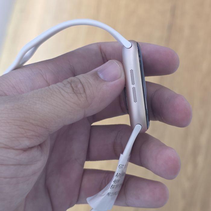 Apple Watch SE 11 46mm · 3/4