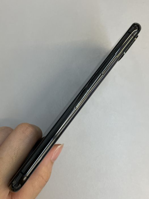 iPhone X · 4/8