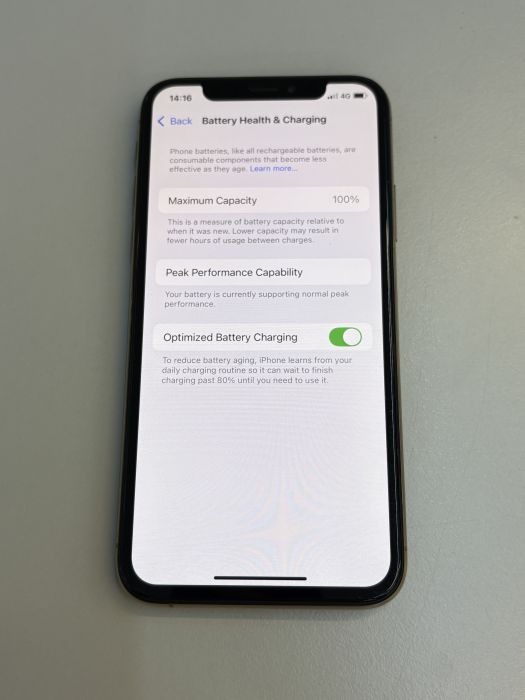 iPhone XS · 8/9