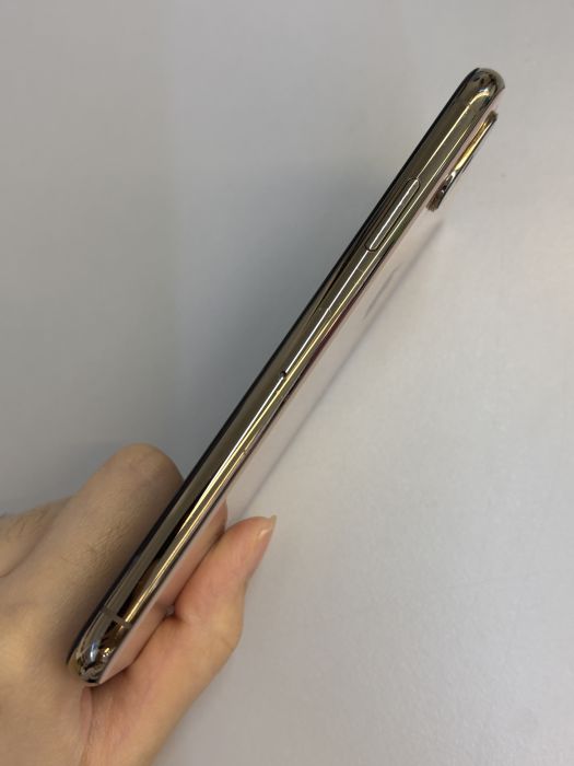iPhone XS · 3/9