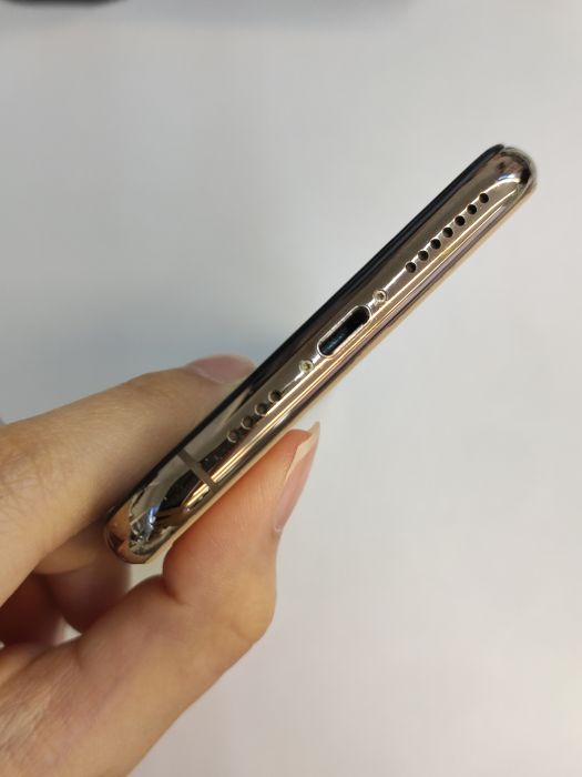 iPhone 11 Pro Max · 2/8