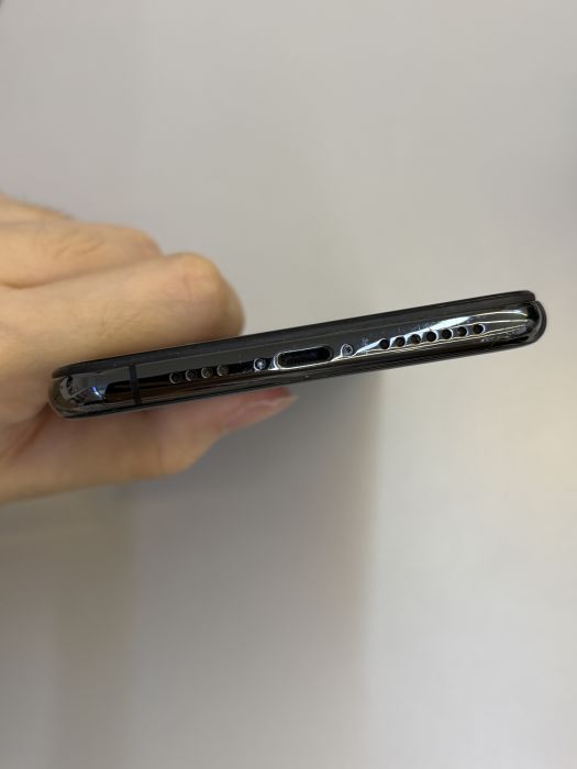 iPhone XS Max · 4/9
