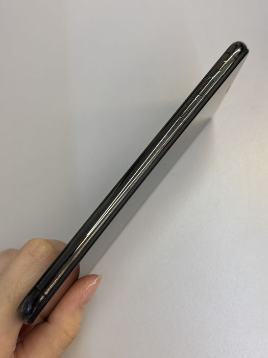 iPhone XS Max · 2/9