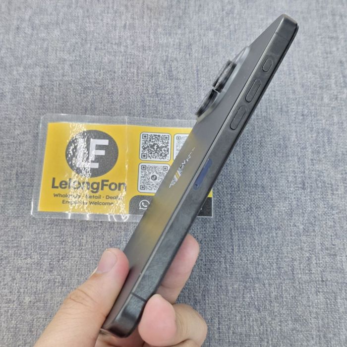 iPhone 15 Pro Max · 3/6