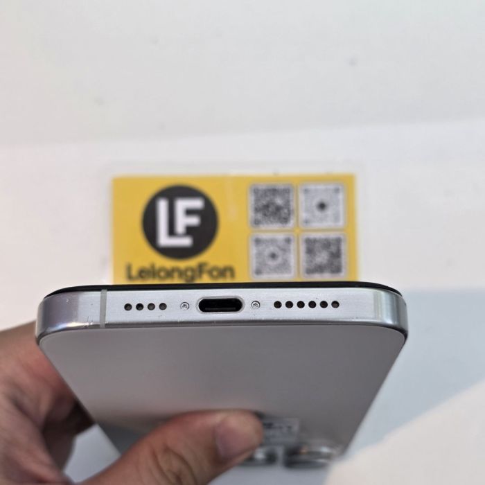 iPhone 15 Pro Max · 4/6