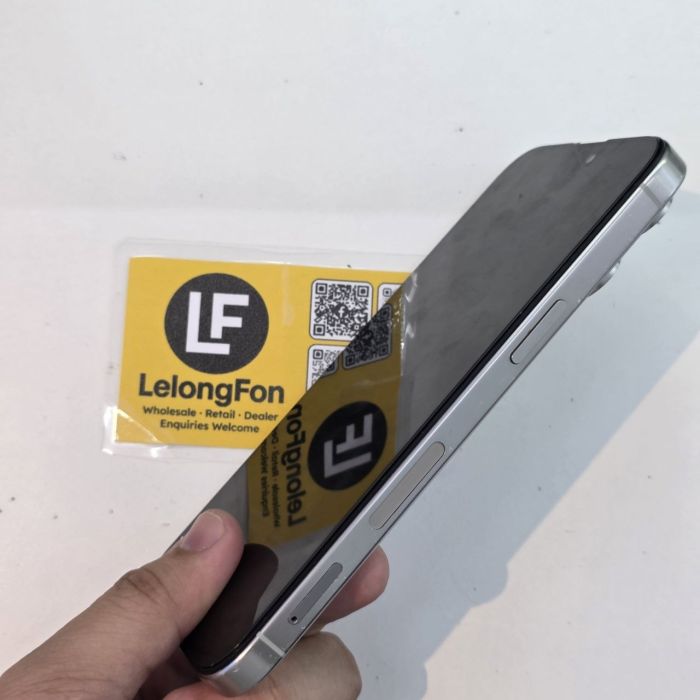 iPhone 15 Pro Max · 3/6