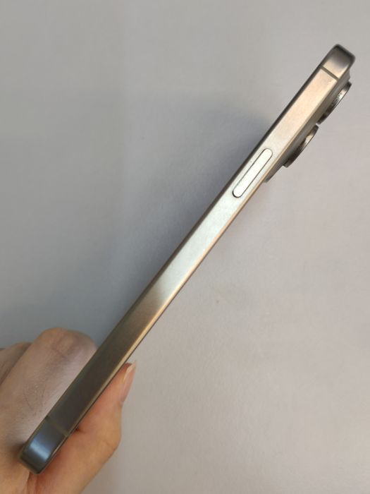 iPhone 15 Pro Max · 4/8