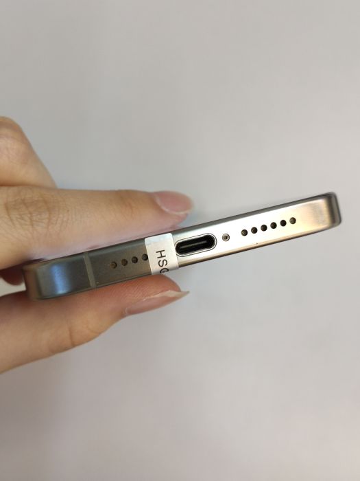 iPhone 15 Pro Max · 3/8