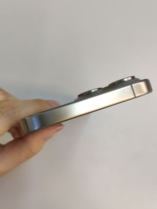 iPhone 15 Pro Max · 2/8