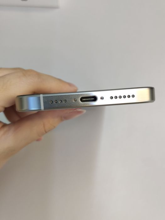 iPhone 16 Pro Max · 4/6