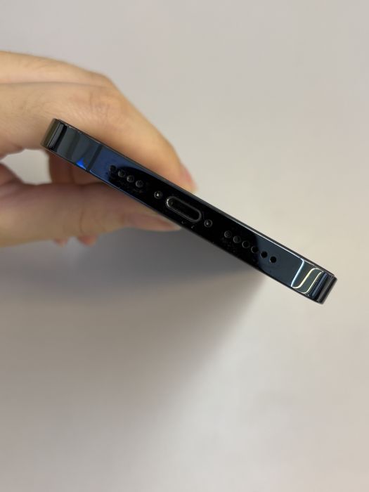 iPhone 12 Pro Max · 4/10