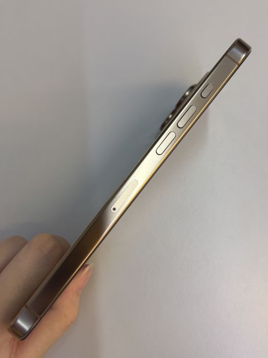 iPhone 16 Pro Max · 2/10