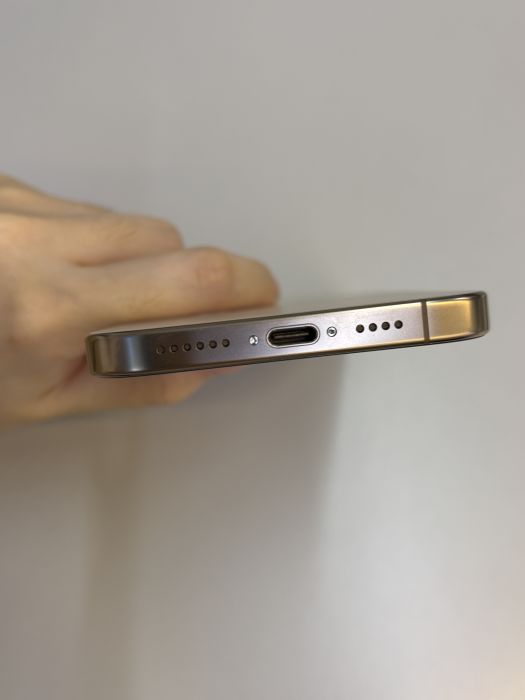 iPhone 16 Pro Max · 4/10
