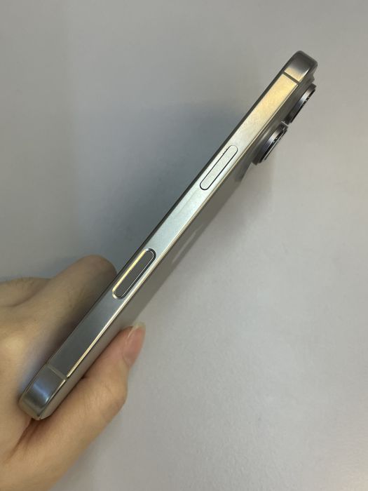 iPhone 16 Pro · 3/9