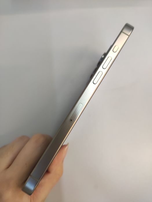 iPhone 15 Pro Max · 4/8