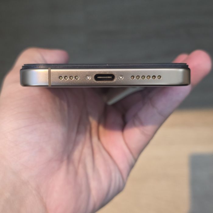iPhone 16 Pro Max · 4/6