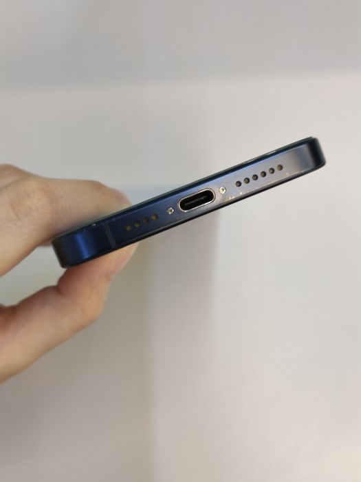 iPhone 15 Pro Max · 4/6