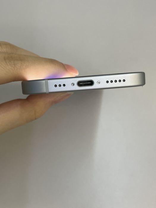 iPhone 15 · 4/10