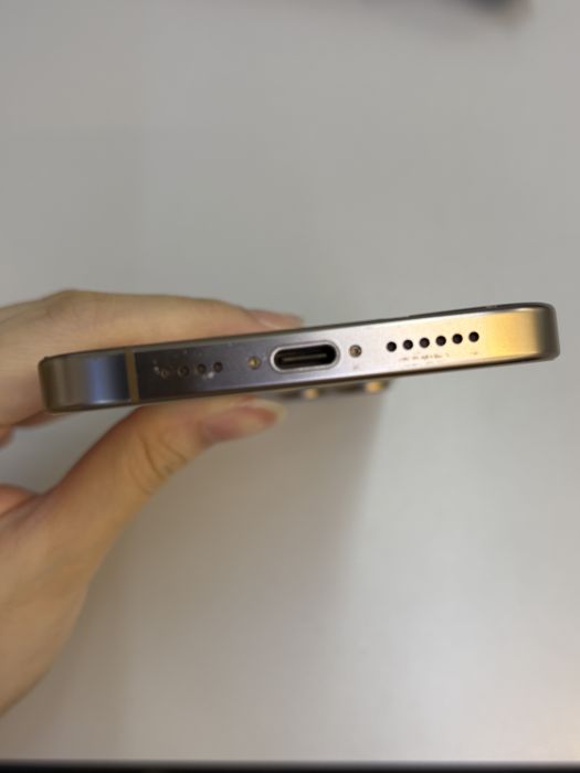 iPhone 16 Pro Max · 4/9