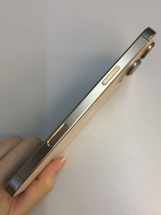 iPhone 16 Pro Max · 3/9