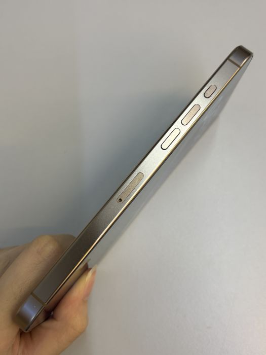iPhone 16 Pro Max · 2/9