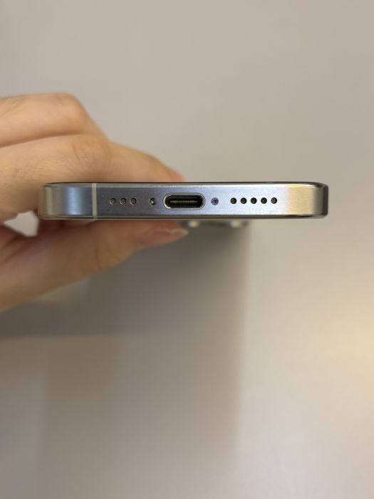iPhone 15 Pro · 4/10