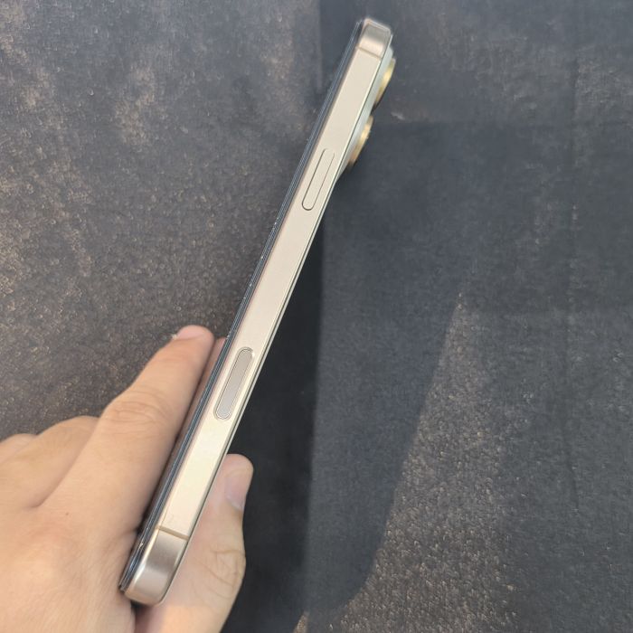 iPhone 16 Pro Max · 3/6