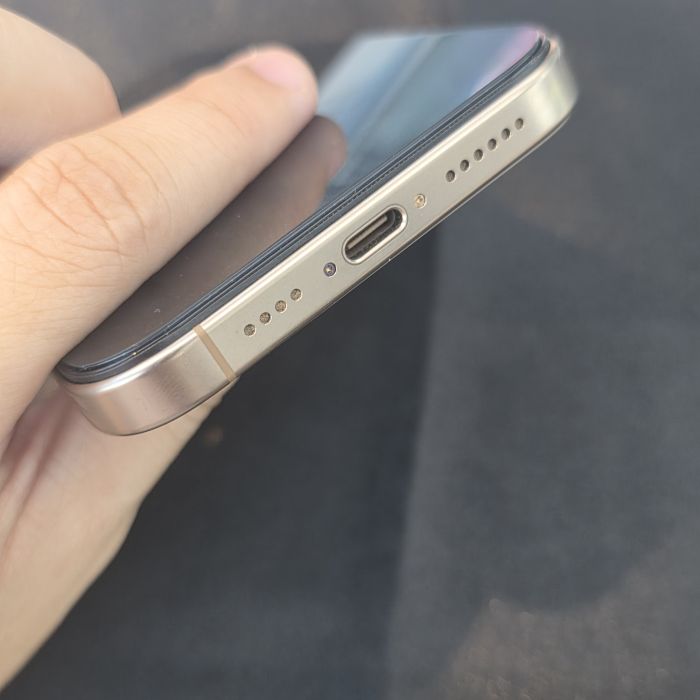iPhone 16 Pro Max · 4/6