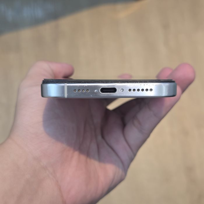 iPhone 15 Pro Max · 4/6