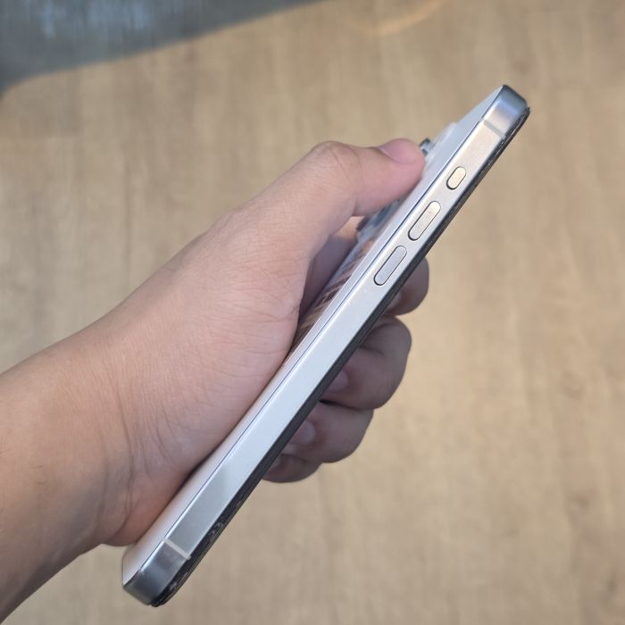 iPhone 15 Pro Max · 3/6