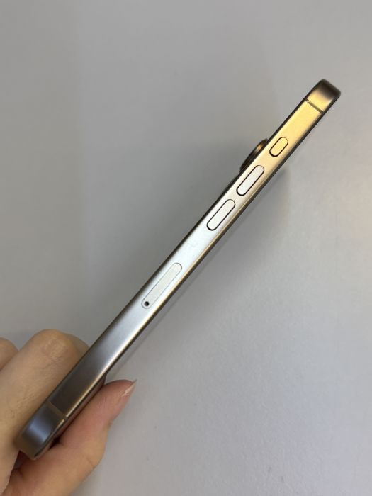 iPhone 16 Pro · 2/9