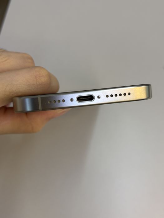 iPhone 15 Pro Max · 4/10