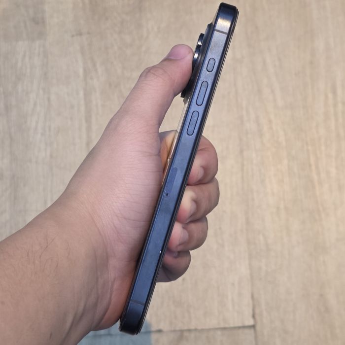 iPhone 15 Pro Max · 2/8