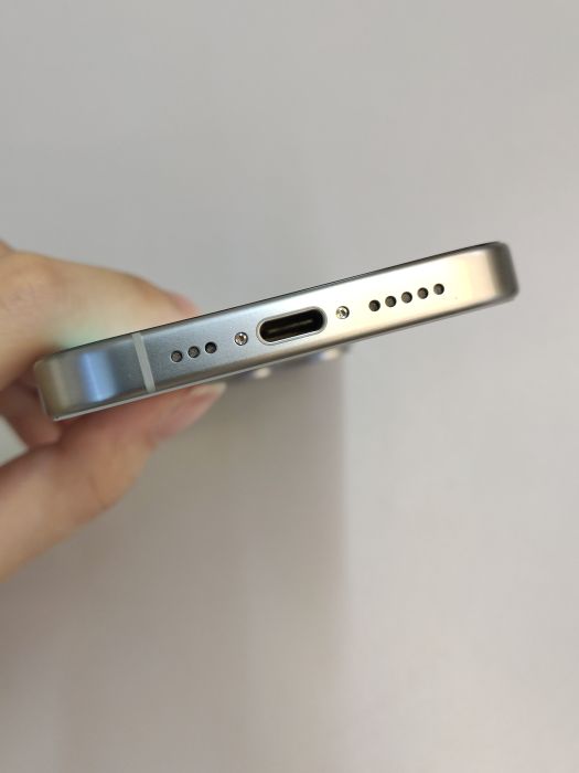 iPhone 15 Pro · 4/6