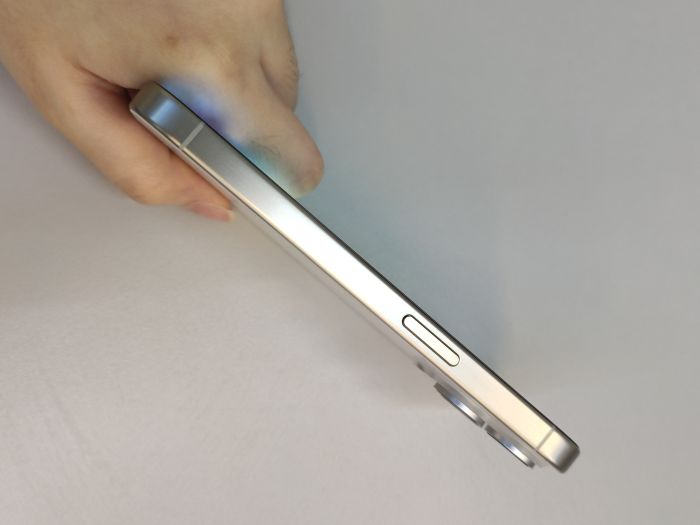 iPhone 15 Pro · 3/6