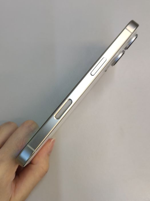 iPhone 16 Pro · 3/9
