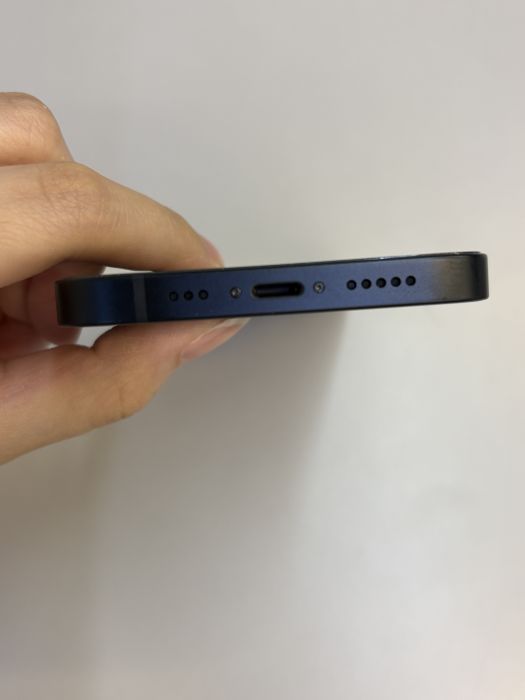 iPhone 13 · 4/9