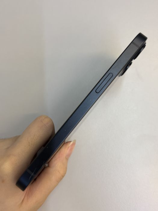 iPhone 13 · 3/9