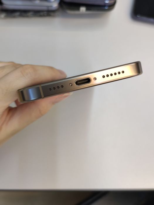 iPhone 16 Pro Max · 4/6