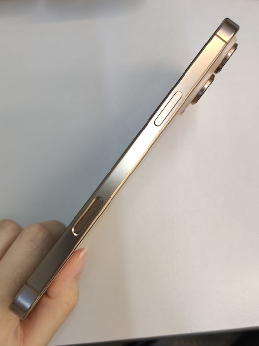 iPhone 16 Pro Max · 3/6