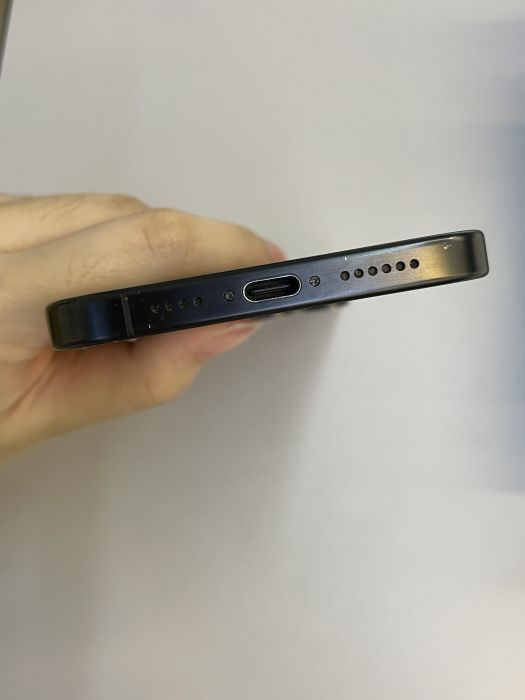 iPhone 16 Pro Max · 4/10